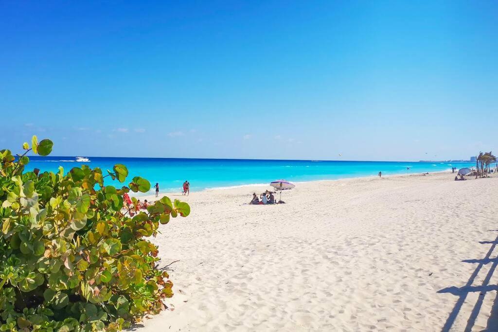 Villa Aurora Beautiful Beachfront Apartment Cancún Exterior foto